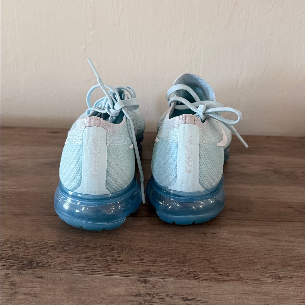 Nike Air Vapormax Flyknit in Glacier Blue & White - Picture 5 of 7